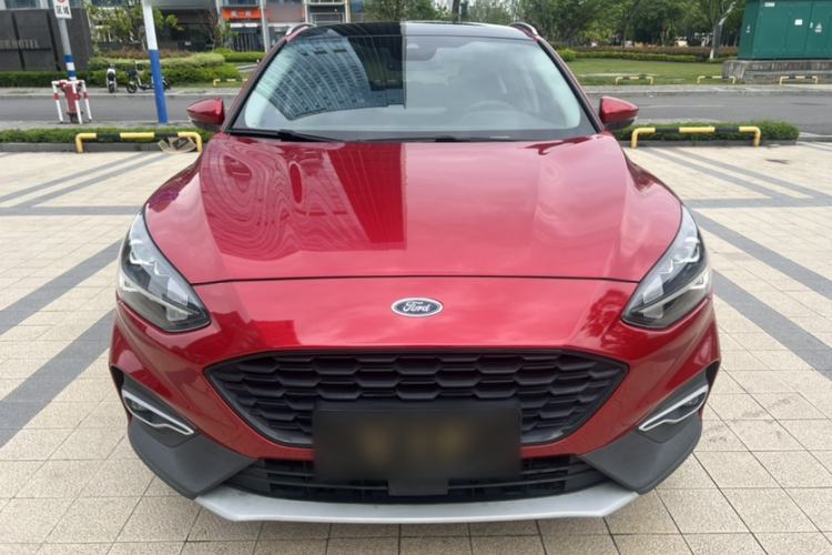 Used Ford Focus Active 2020 EcoBoost 180 Automatic Titanium Edition Exterior 6