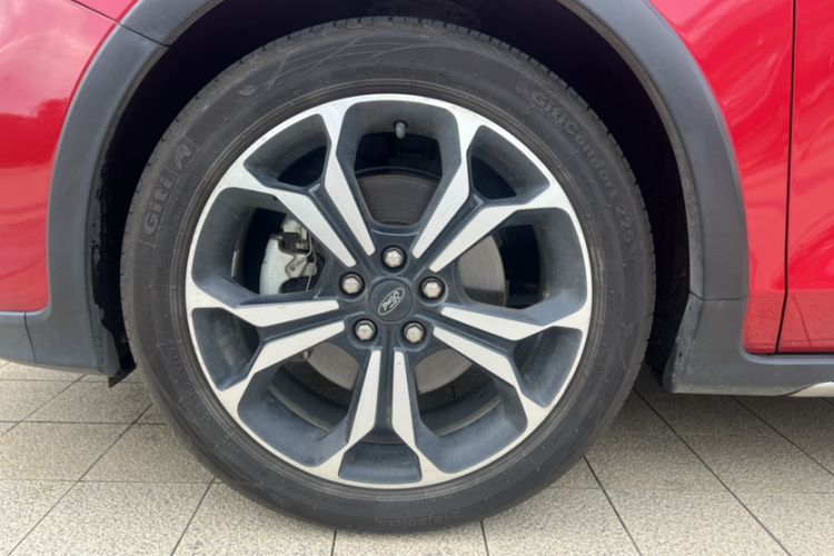Used Ford Focus Active 2020 EcoBoost 180 Automatic Titanium Edition Exterior 7