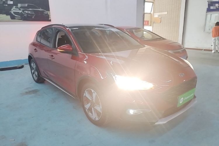 Used Ford Focus Active 2020 EcoBoost 180 Automatic Trendy Model Front Right 45 Deg