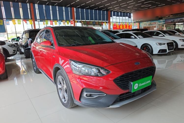 Used Ford Focus Active 2020 EcoBoost 180 Automatic Trendy Model Front Right 45 Deg