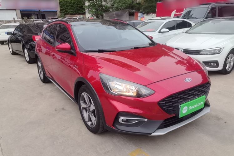 Used Ford Focus Active 2020 EcoBoost 180 Automatic Trendy Model Front Right 45 Deg
