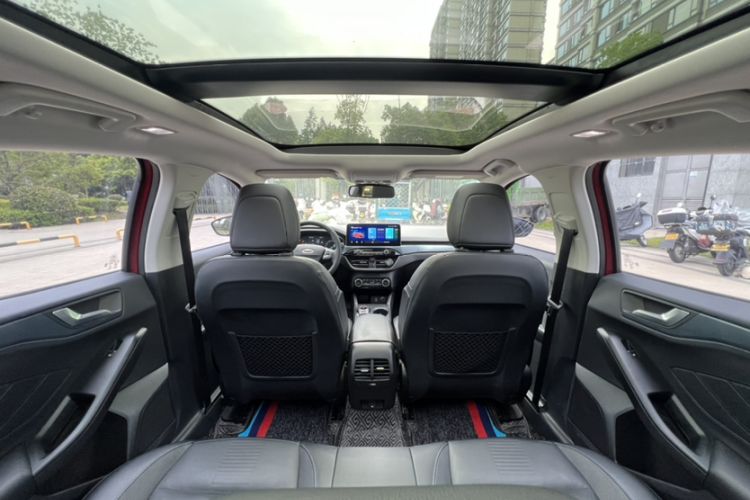 Used Ford Focus Active 2020 EcoBoost 180 Automatic Titanium Edition Headliner