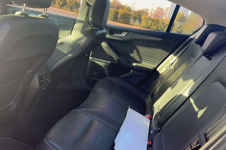 Used Ford Focus Active 2020 EcoBoost 180 Automatic Titanium Edition Interior 2