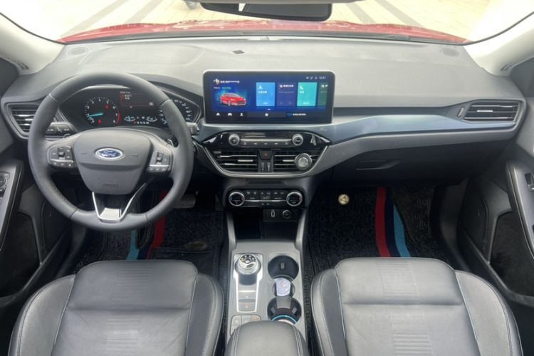 Used Ford Focus Active 2020 EcoBoost 180 Automatic Titanium Edition Interior 3