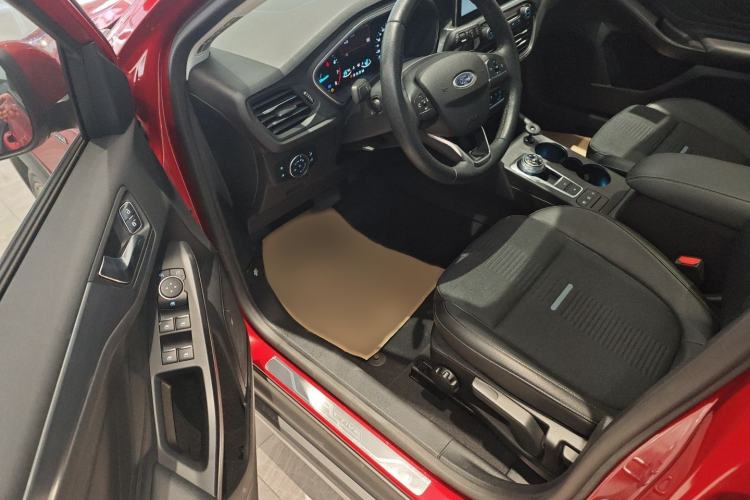 Used Ford Focus Active 2020 EcoBoost 180 Automatic Trendy Model Interior 3