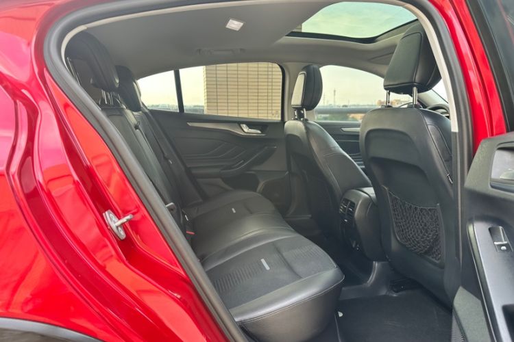 Used Ford Focus Active 2020 EcoBoost 180 Automatic Trendy Model Interior 4