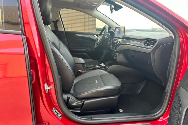 Used Ford Focus Active 2020 EcoBoost 180 Automatic Trendy Model Interior 5