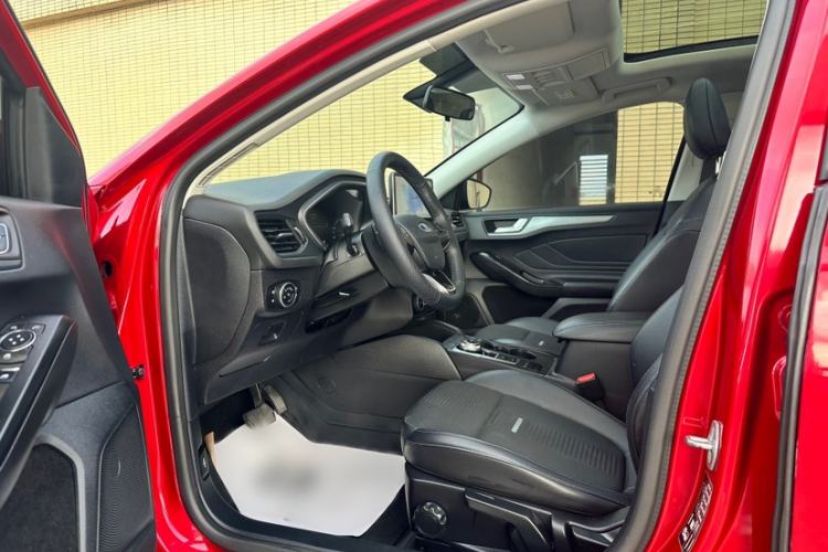 Used Ford Focus Active 2020 EcoBoost 180 Automatic Trendy Model Interior 7