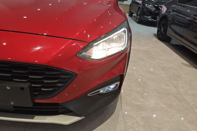 Used Ford Focus Active 2020 EcoBoost 180 Automatic Trendy Model Left Front Headlight