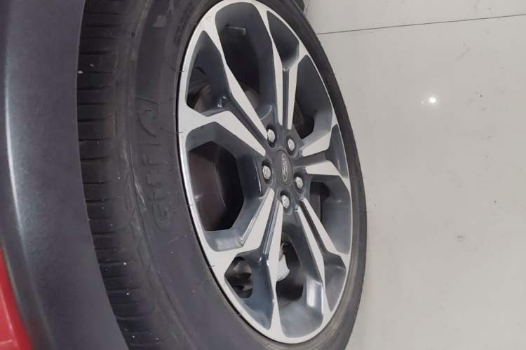 Used Ford Focus Active 2020 EcoBoost 180 Automatic Titanium Edition Left Front Wheel Hub