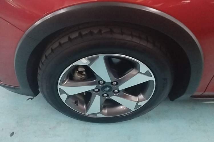 Used Ford Focus Active 2020 EcoBoost 180 Automatic Trendy Model Left Front Wheel Hub