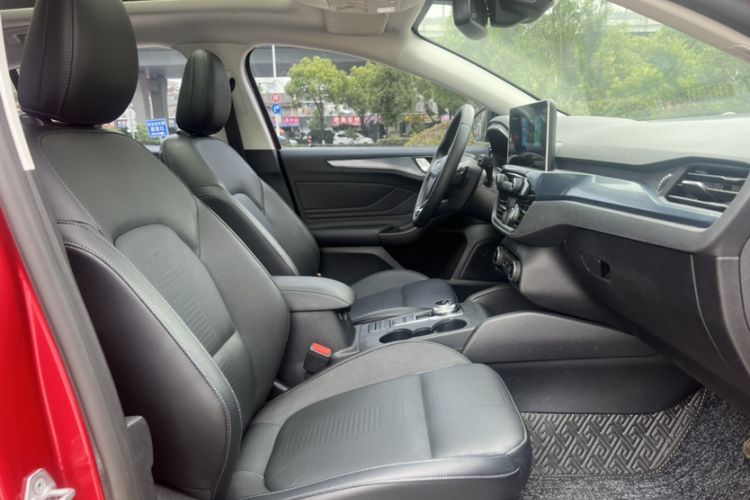 Used Ford Focus Active 2020 EcoBoost 180 Automatic Titanium Edition Right Front Seat