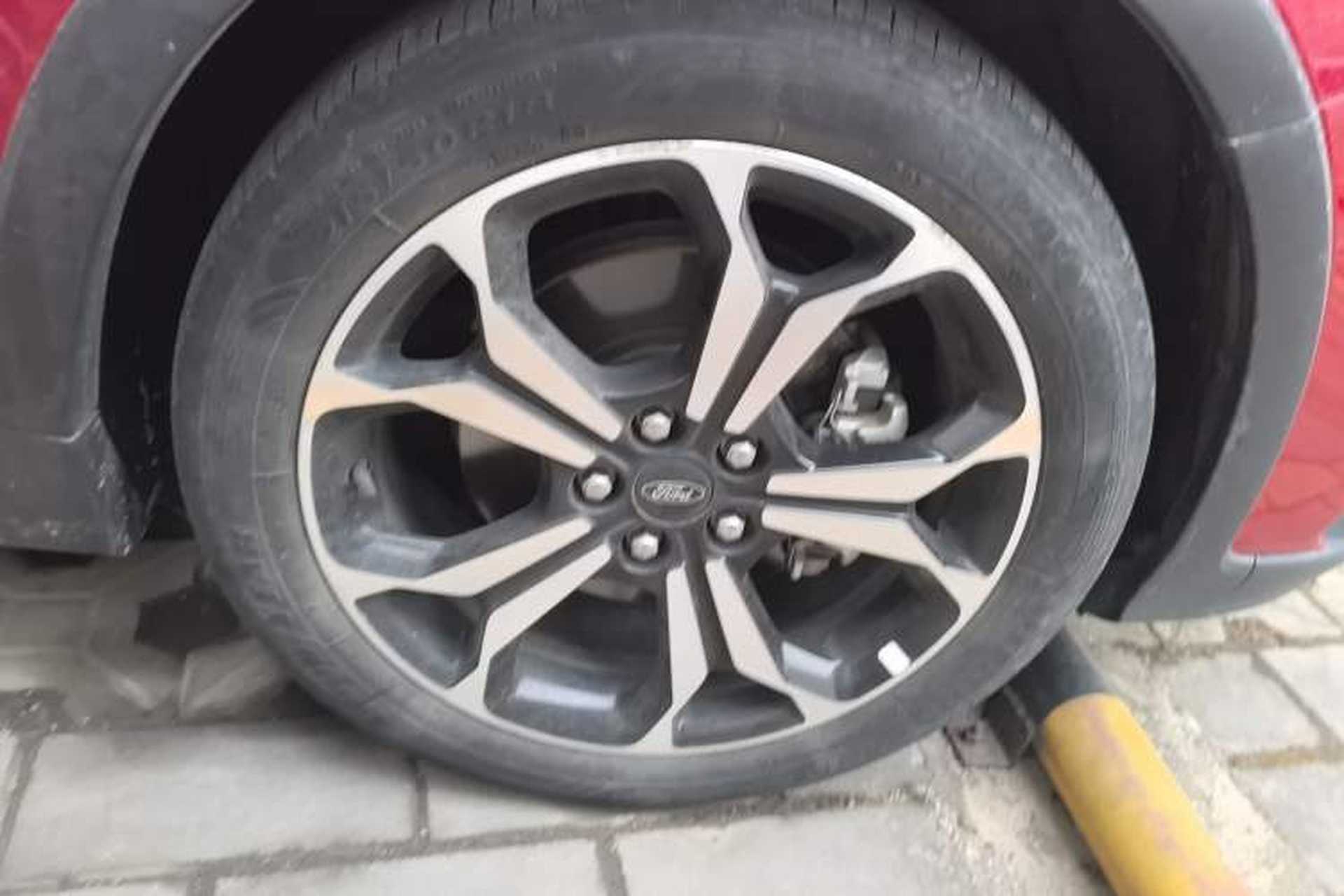 Used Ford Focus Active 2020 EcoBoost 180 Automatic Titanium Edition Right Front Wheel Hub