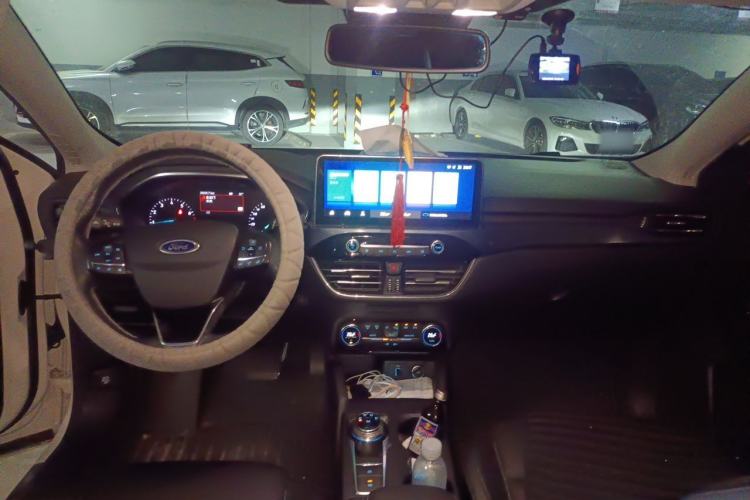 Used Ford Focus Active 2020 EcoBoost 180 Automatic Titanium Edition Center Console