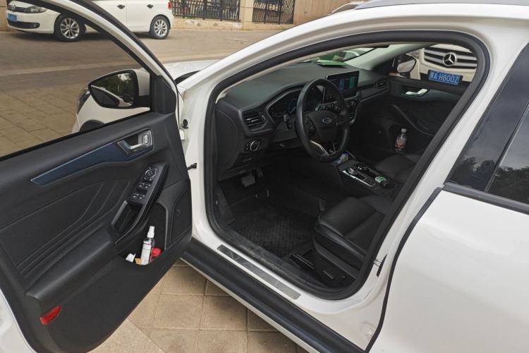 Used Ford Focus Active 2020 EcoBoost 180 Automatic Titanium Edition Driver Seat