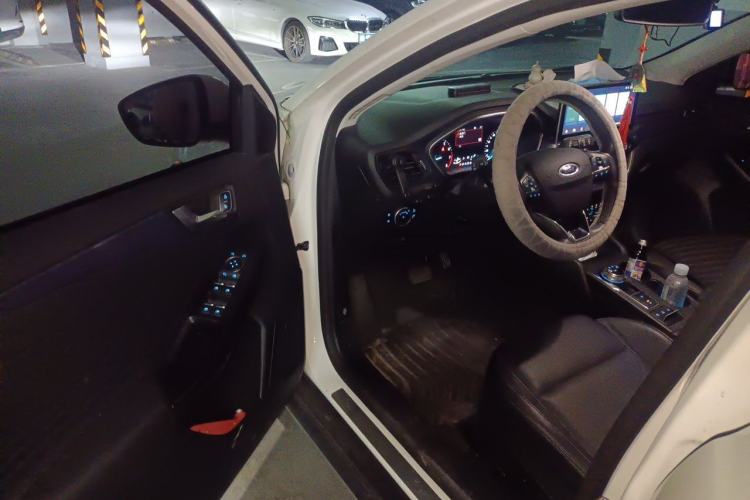 Used Ford Focus Active 2020 EcoBoost 180 Automatic Titanium Edition Driver Seat