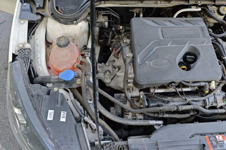 Used Ford Focus Active 2020 EcoBoost 180 Automatic Titanium Edition Engine Bay Right