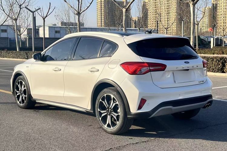 Used Ford Focus Active 2020 EcoBoost 180 Automatic Titanium Edition Exterior 4