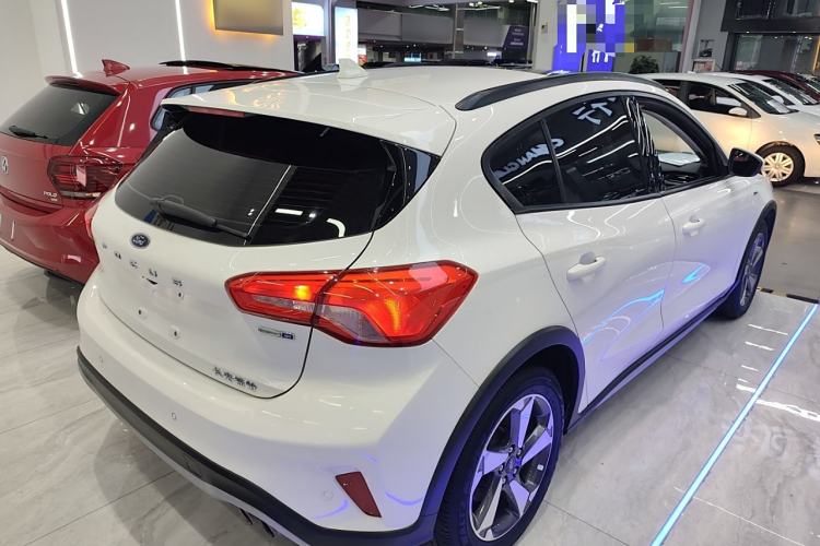 Used Ford Focus Active 2020 EcoBoost 180 Automatic Trendy Model Exterior 5