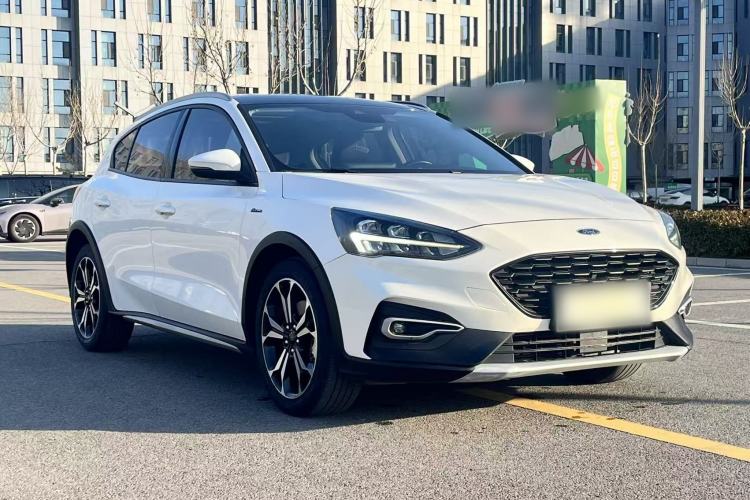 Used Ford Focus Active 2020 EcoBoost 180 Automatic Titanium Edition Exterior 5