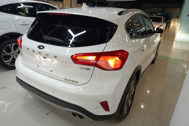 Used Ford Focus Active 2020 EcoBoost 180 Automatic Trendy Model Exterior 5