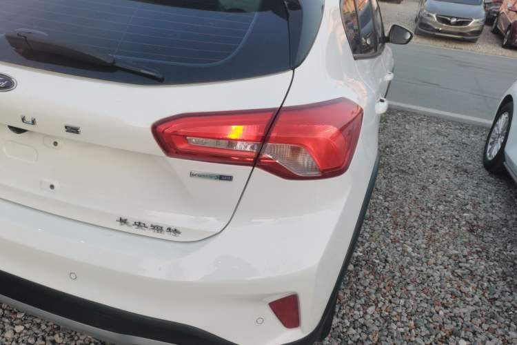 Used Ford Focus Active 2020 EcoBoost 180 Automatic Trendy Model Exterior 6
