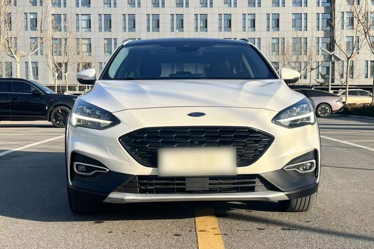 Used Ford Focus Active 2020 EcoBoost 180 Automatic Titanium Edition Exterior 6
