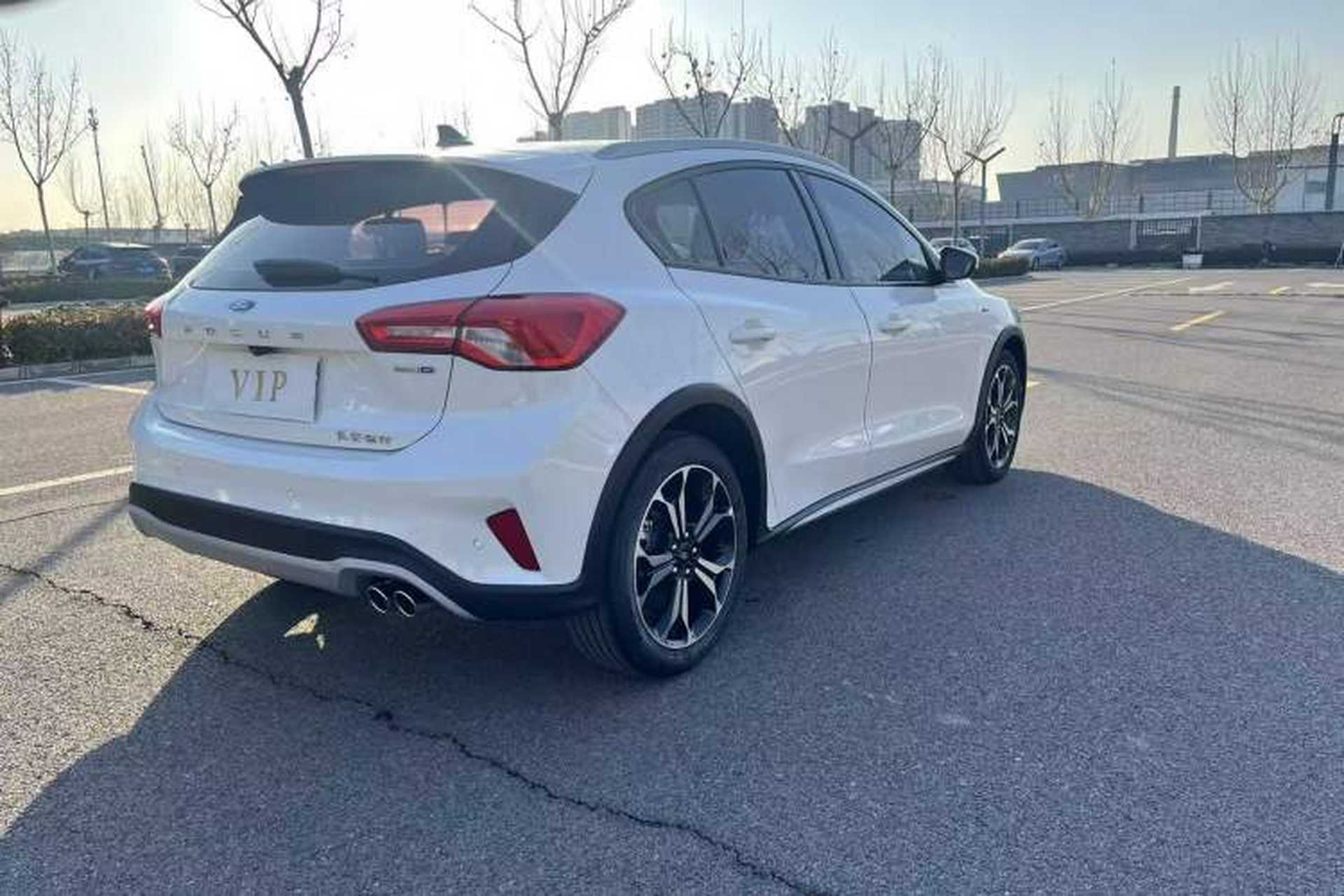 Used Ford Focus Active 2020 EcoBoost 180 Automatic Titanium Edition Exterior 7