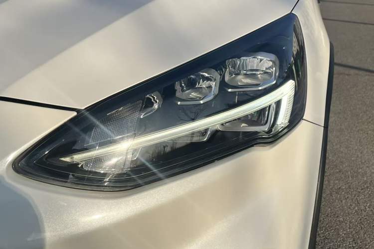 Used Ford Focus Active 2020 EcoBoost 180 Automatic Titanium Edition Exterior 8