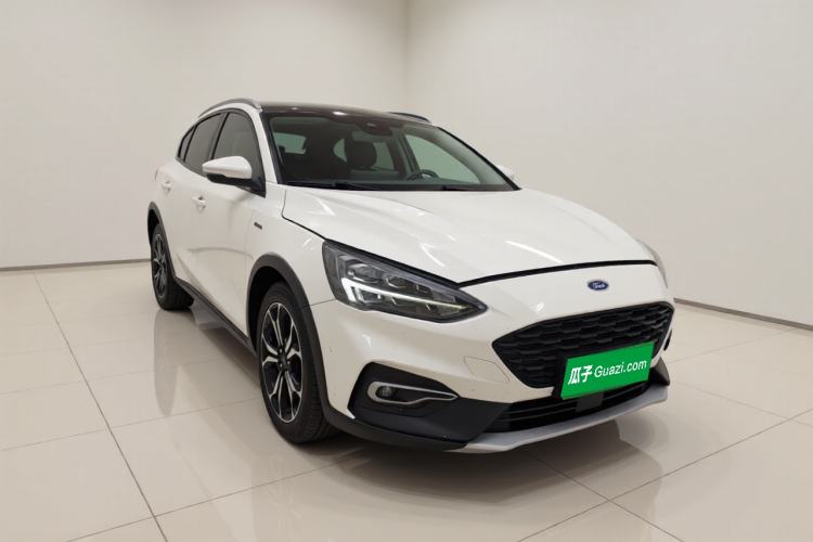 Used Ford Focus Active 2020 EcoBoost 180 Automatic Titanium Edition Front Right 45 Deg