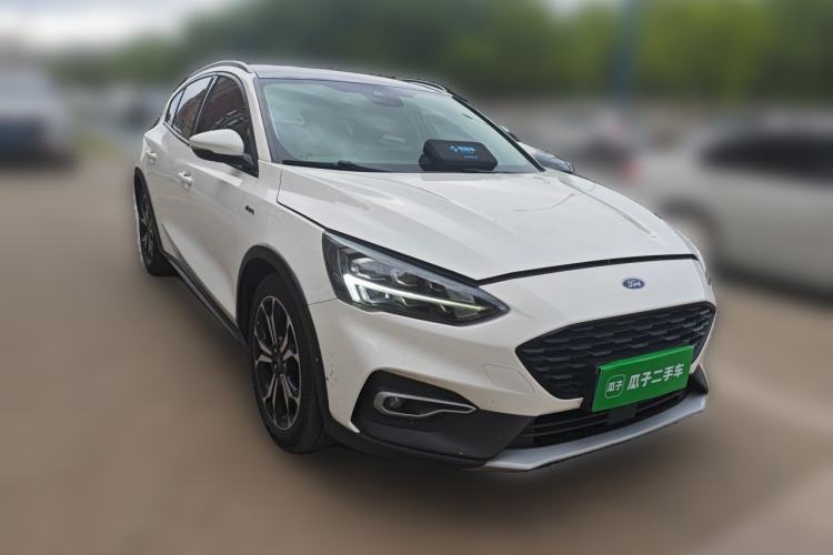 Used Ford Focus Active 2020 EcoBoost 180 Automatic Titanium Edition Front Right 45 Deg