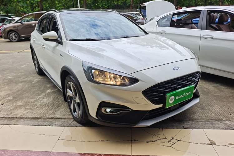 Used Ford Focus Active 2020 EcoBoost 180 Automatic Trendy Model Front Right 45 Deg