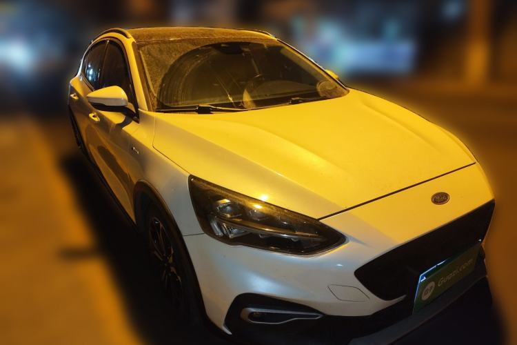 Used Ford Focus Active 2020 EcoBoost 180 Automatic Titanium Edition Front Right 45 Deg