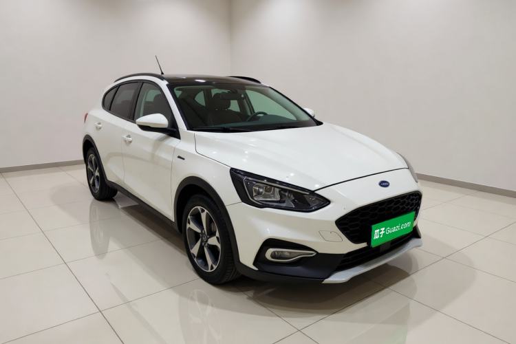 Used Ford Focus Active 2020 EcoBoost 180 Automatic Trendy Model Front Right 45 Deg