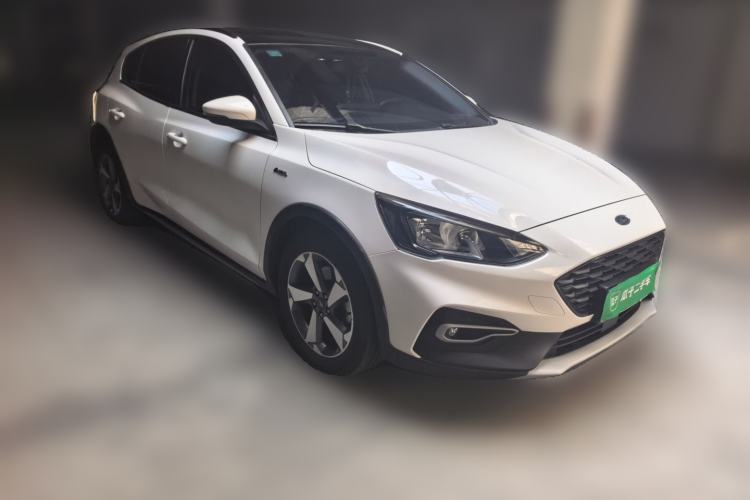 Used Ford Focus Active 2020 EcoBoost 180 Automatic Trendy Model Front Right 45 Deg