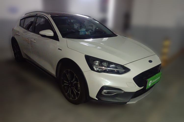 Used Ford Focus Active 2020 EcoBoost 180 Automatic Titanium Edition Front Right 45 Deg