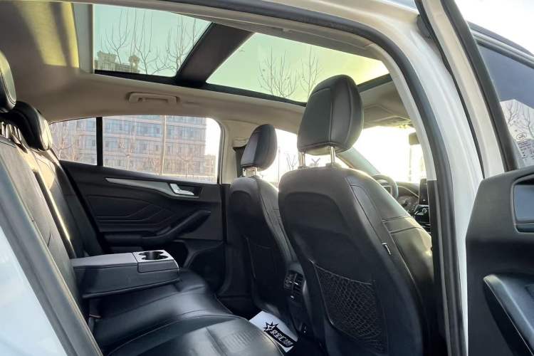Used Ford Focus Active 2020 EcoBoost 180 Automatic Titanium Edition Headliner