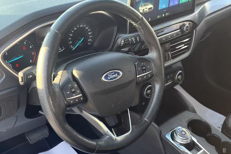 Used Ford Focus Active 2020 EcoBoost 180 Automatic Titanium Edition Interior 1
