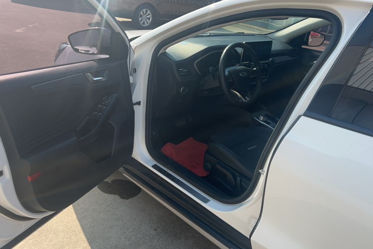 Used Ford Focus Active 2020 EcoBoost 180 Automatic Trendy Model Interior 2