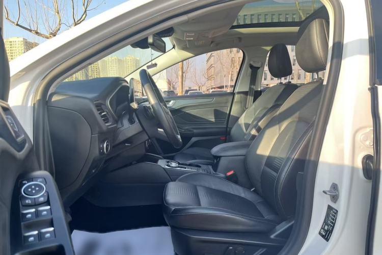 Used Ford Focus Active 2020 EcoBoost 180 Automatic Titanium Edition Interior 2