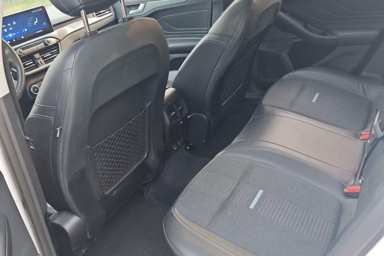 Used Ford Focus Active 2020 EcoBoost 180 Automatic Trendy Model Interior 2