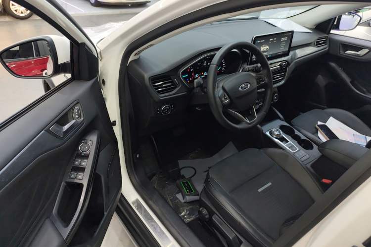 Used Ford Focus Active 2020 EcoBoost 180 Automatic Trendy Model Interior 3