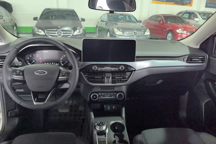 Used Ford Focus Active 2020 EcoBoost 180 Automatic Trendy Model Interior 3