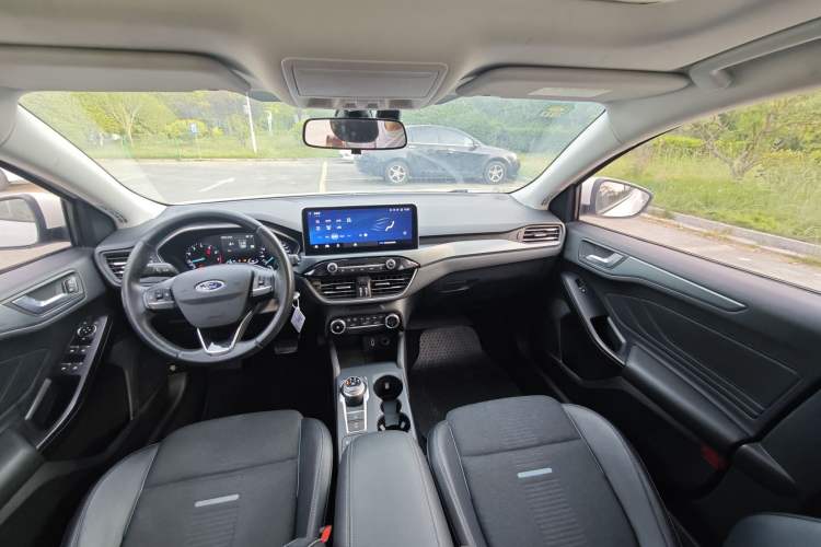 Used Ford Focus Active 2020 EcoBoost 180 Automatic Trendy Model Interior 3