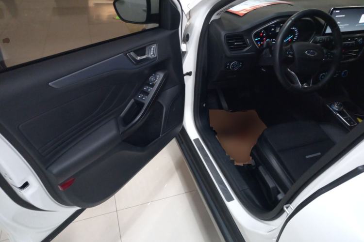 Used Ford Focus Active 2020 EcoBoost 180 Automatic Trendy Model Interior 3