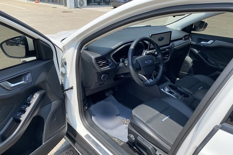 Used Ford Focus Active 2020 EcoBoost 180 Automatic Trendy Model Interior 3