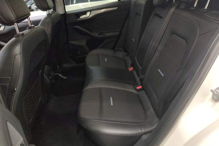 Used Ford Focus Active 2020 EcoBoost 180 Automatic Trendy Model Interior 4