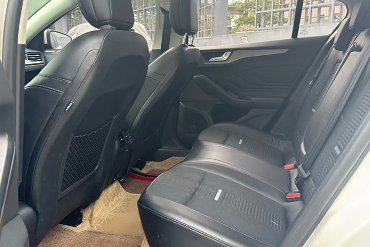 Used Ford Focus Active 2020 EcoBoost 180 Automatic Trendy Model Interior 5