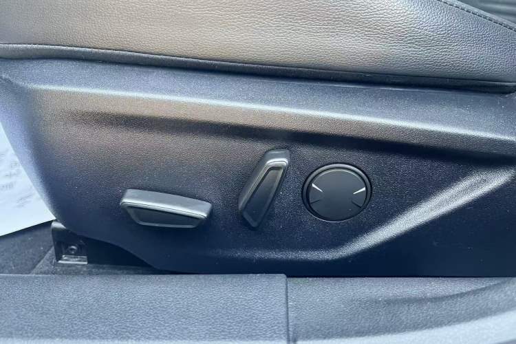 Used Ford Focus Active 2020 EcoBoost 180 Automatic Titanium Edition Interior 5