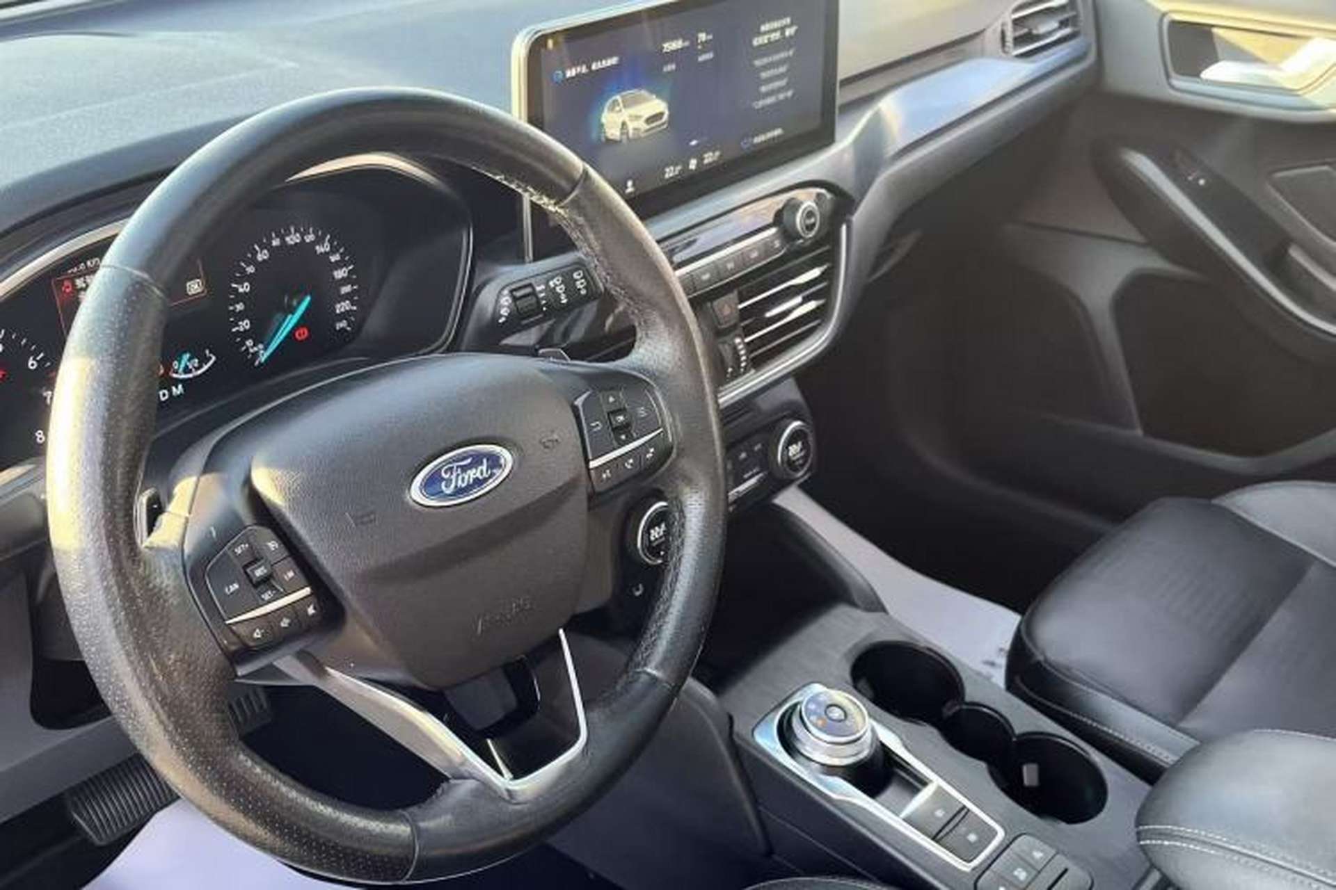 Used Ford Focus Active 2020 EcoBoost 180 Automatic Titanium Edition Interior 6